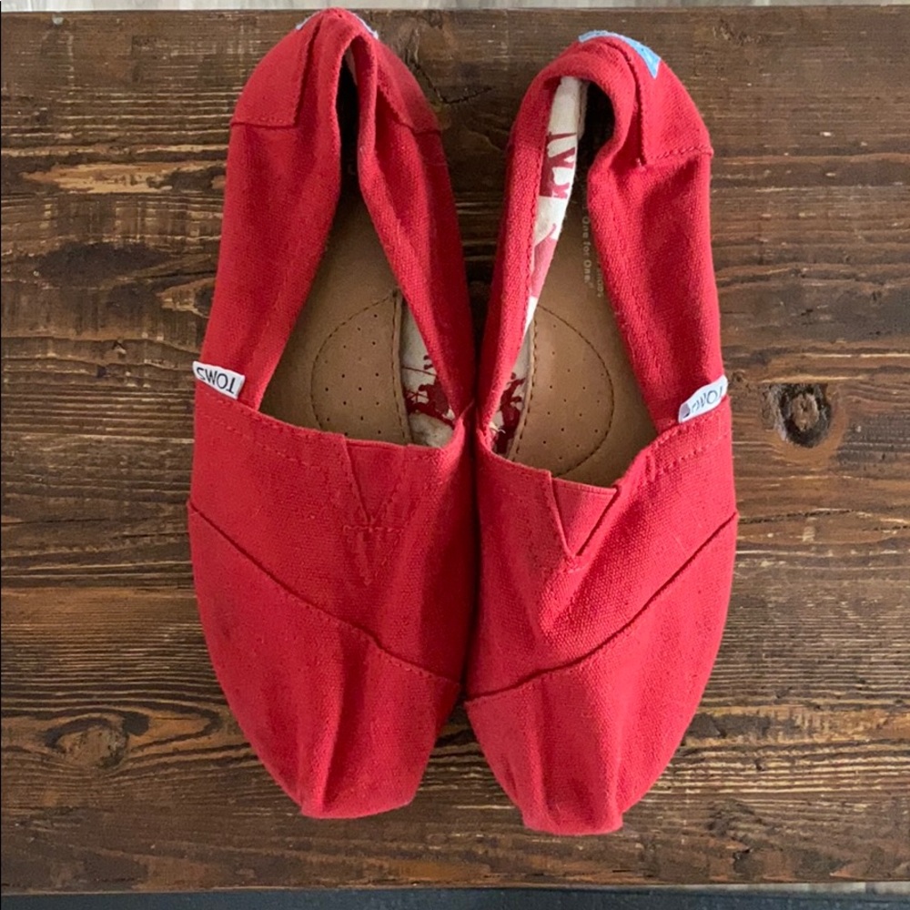 Red TOMS slip ons